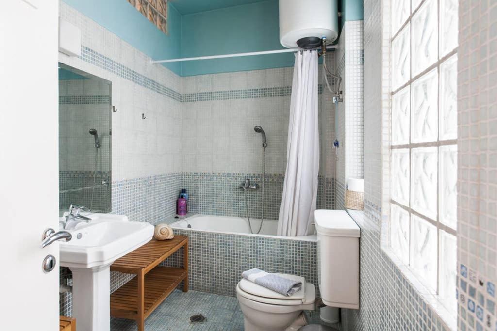 Mid Century 3 Bdr City Centre Townhouse Афіни Екстер'єр фото